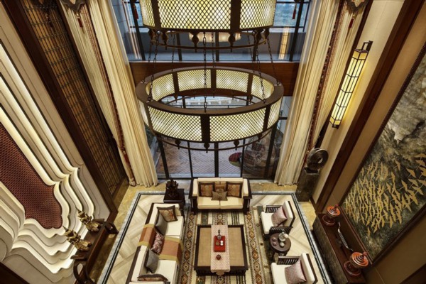 重庆老街新韵，肩颈按摩让你的旅行更惬意